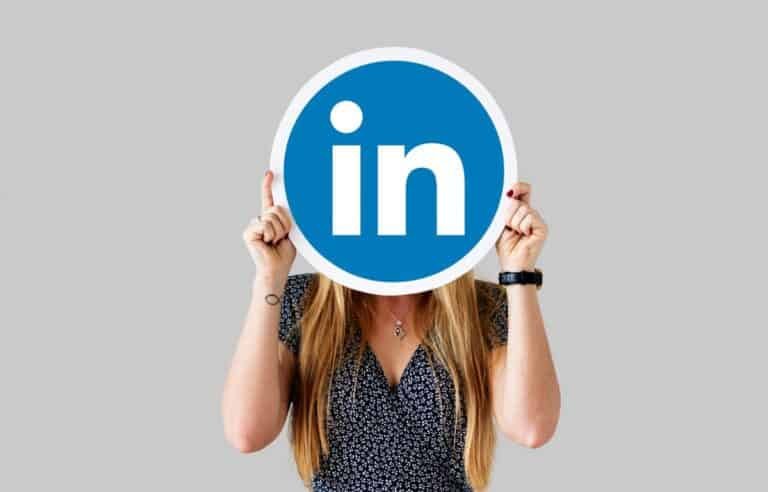Como criar sua foto de perfil do LinkedIn usando IA